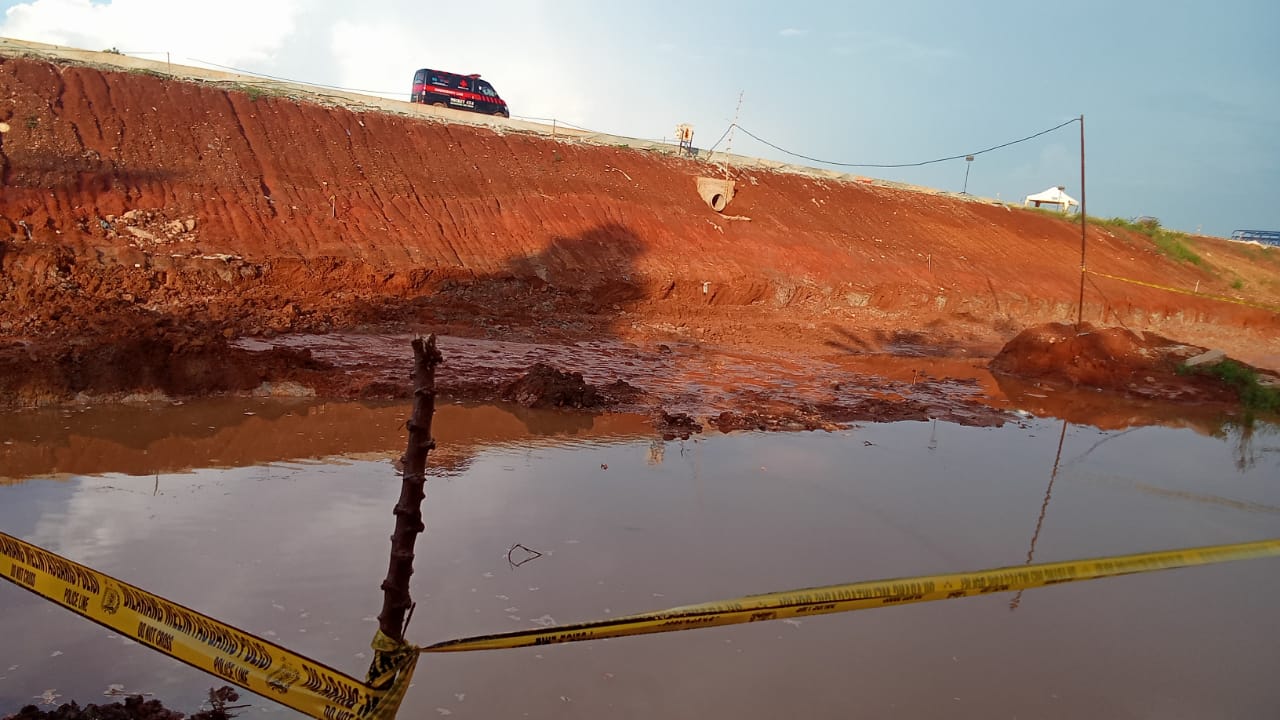 3 Bocah Tewas Tenggelam di Galian Proyek Tol Japek II, Warga Soroti Minimnya Pengamanan