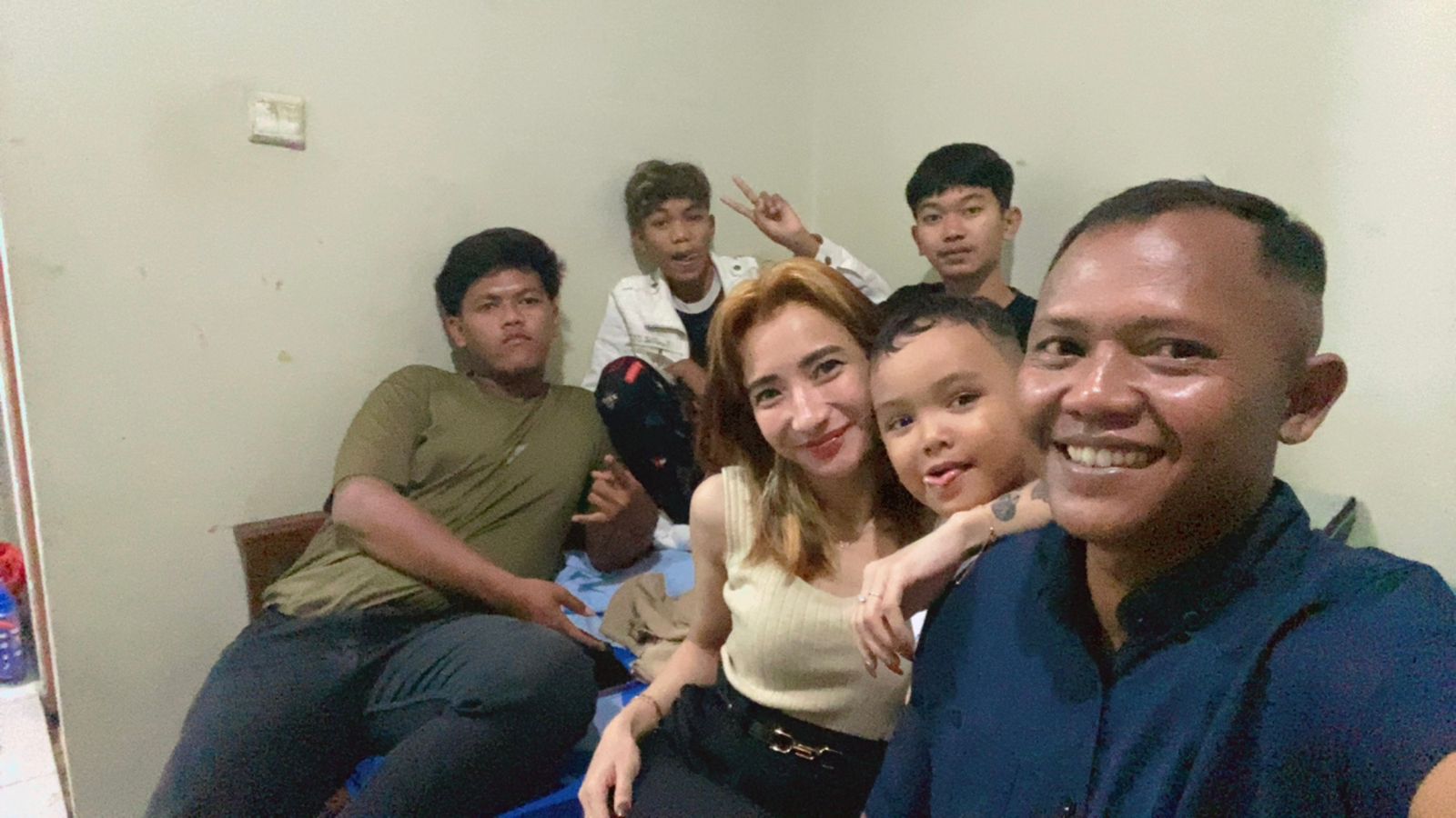 Keceriaan dan Kebersamaan Bersama Teman-teman di Malam Minggu