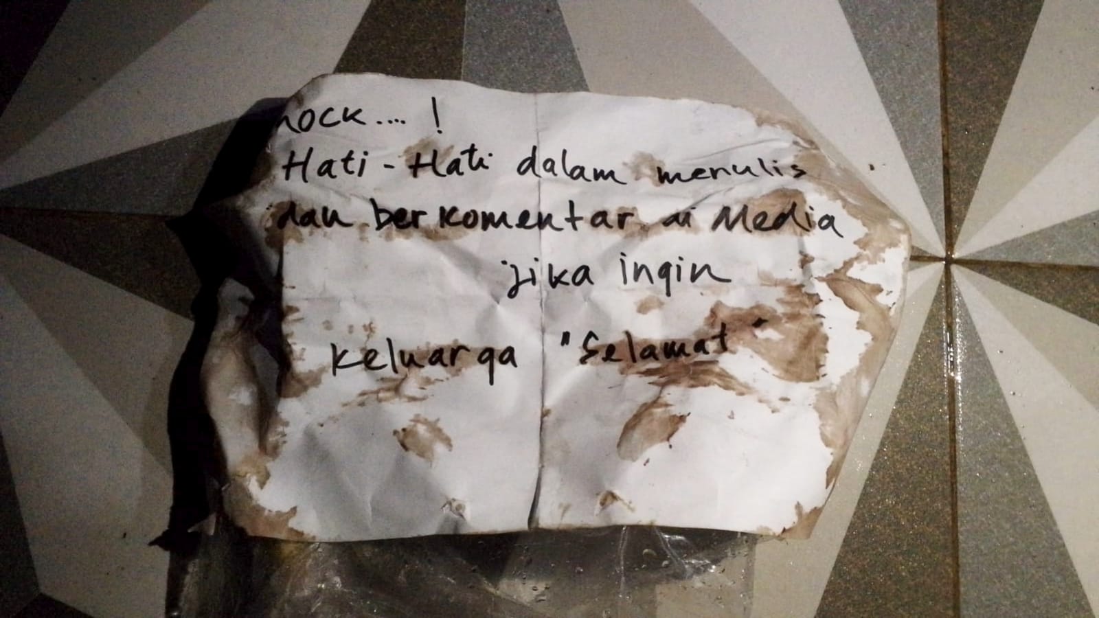 TEROR BANGKAI AYAM DI DEPAN RUMAH: AKTIVIS CBA UCHOK SKY KHADAFI KLAIM JADI SASARAN INTIMIDASI KEBEBASAN BERESPRESI
