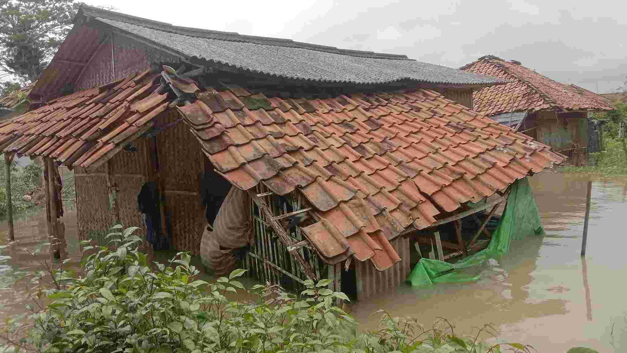 Banjir Lebih Satu Pekan Derita Warga Dusun Langgensari, Menantikan Kunjungan Langsung Bupati Subang