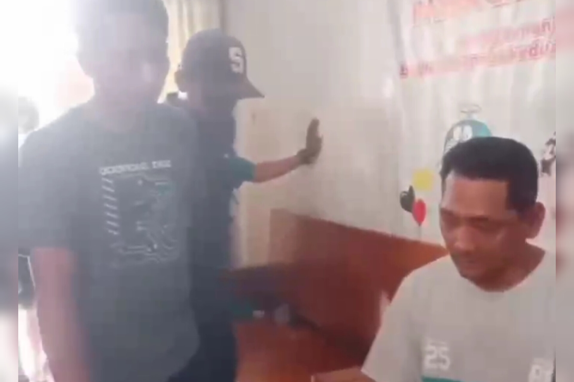 Pria Diduga Meracuni Tujuh Ekor Sapi Diamankan Warga, Viral di Media Sosial