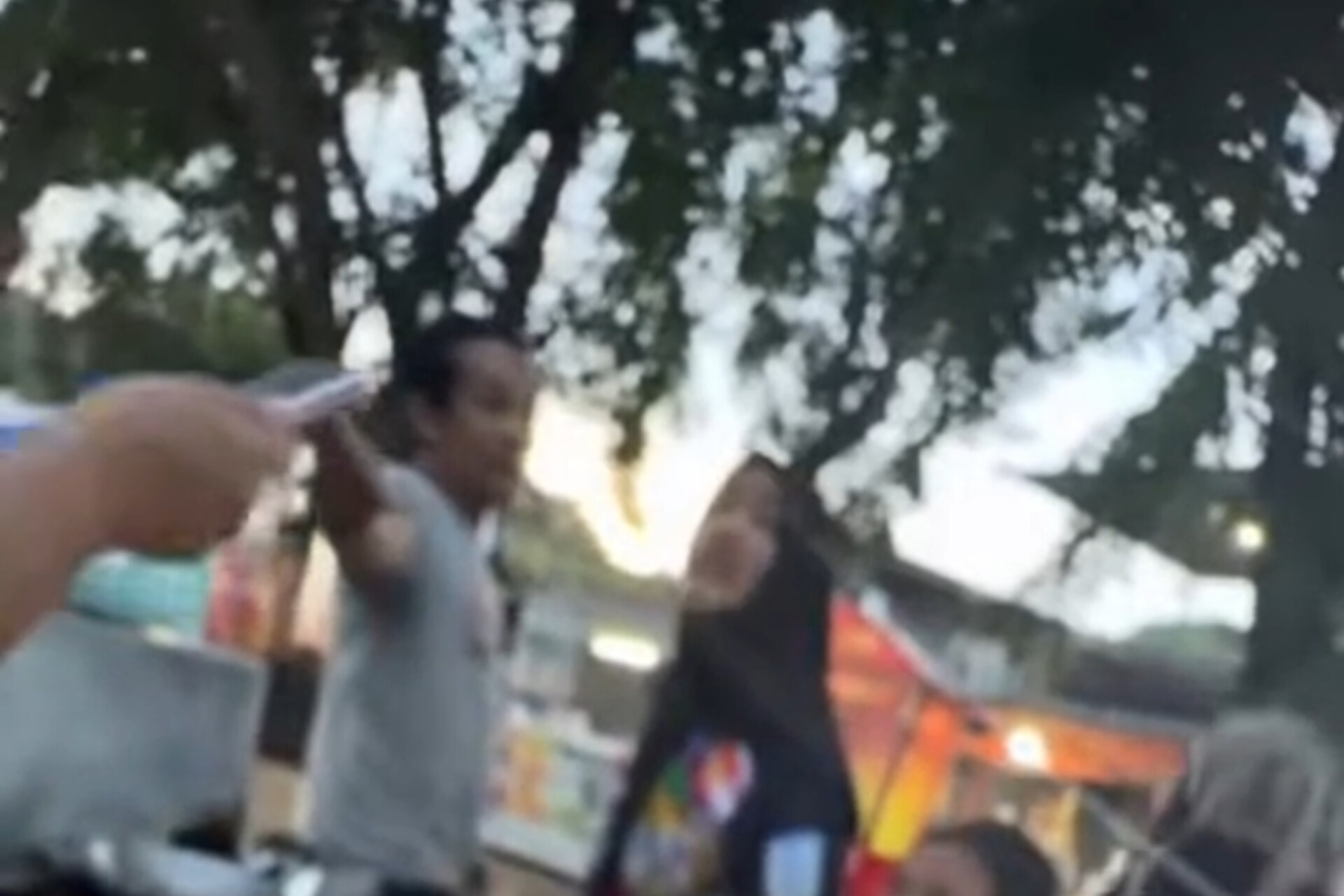 HEBOH!!! Diduga Emosi Pribadi, Dagangan Pedagang Dirusak di Kawasan Kambang Iwak Palembang