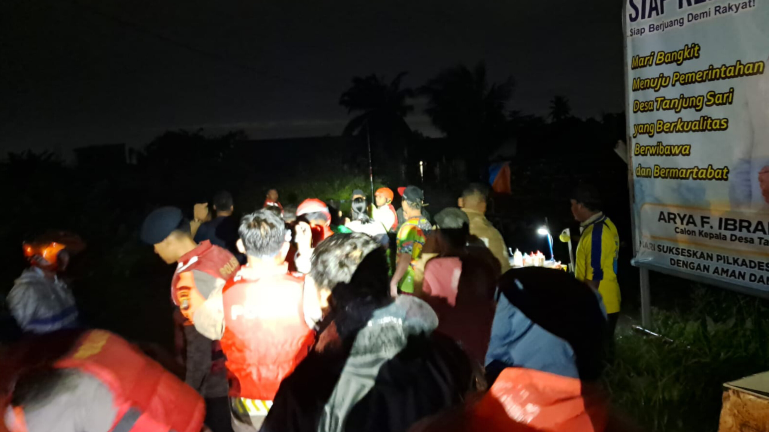Langkah Sigap Penuh Empati, Tim SAR Polri Amankan Warga Yang Terdampak Banjir