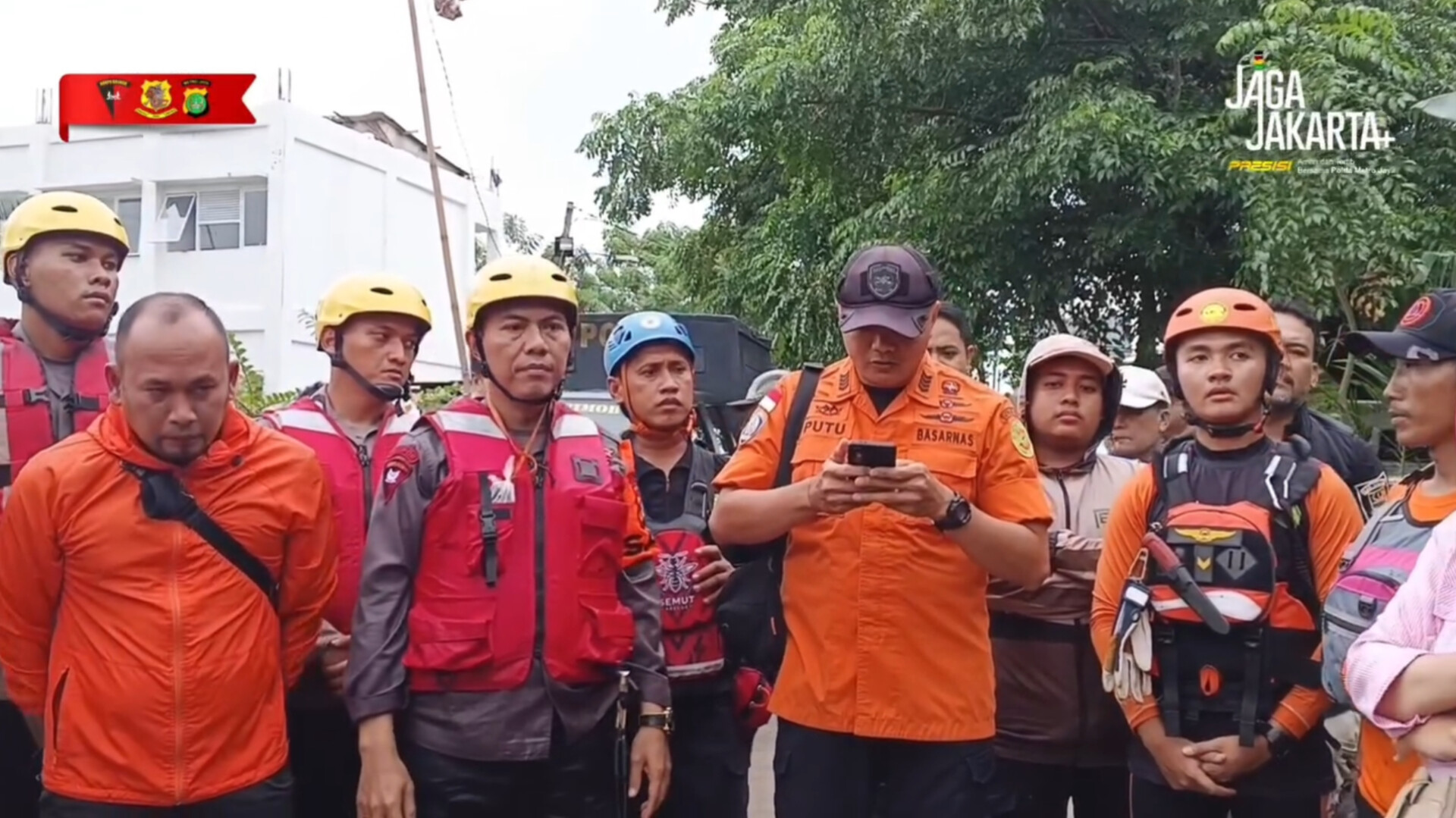 TIM SAR BRIMOB BATALYON D PELOPOR POLDA METRO JAYA GELAR OPERASI DI KABUPATEN BEKASI – EVAKUASI WARGA TERDAMPAK CUACA EKSTREM DAN PENCARIAN WARGA YANG TENGGELAM