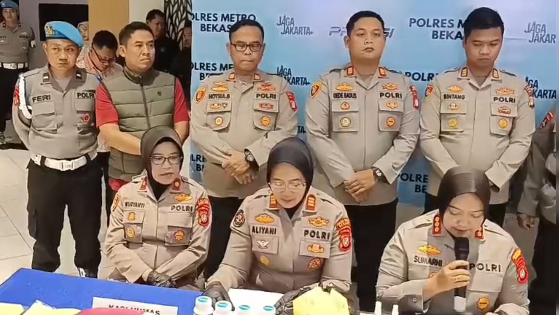 SATRESNARKOBA POLRES METRO BEKASI UNGKAP KASUS PEREDARAN OBAT KERAS DAFTAR G, 21 TERSANGKA DIAMANKAN SELAMA JANUARI 2026