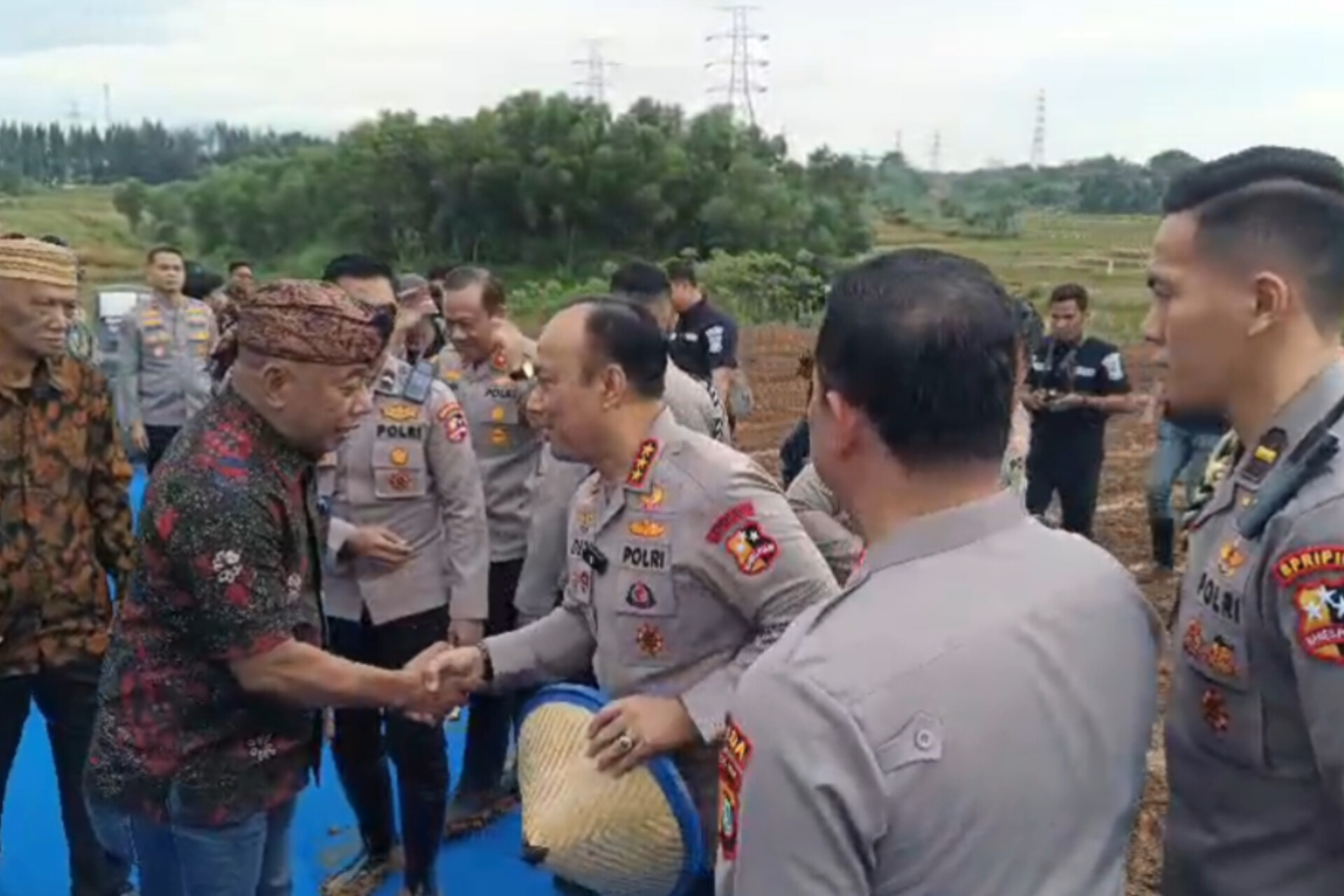 Sinergi Lintas Sektor Wujudkan Ketahanan Pangan: Wakapolri Tinjau Penanaman Jagung Serentak di Cikarang Pusat