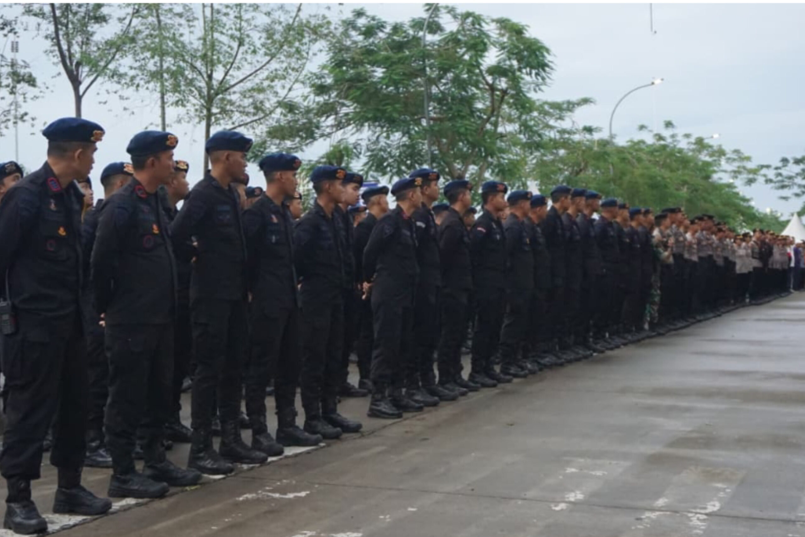 Pengamanan Ketat Batalyon D Pelopor Satbrimob Polda Metro Jaya Sukses Amankan Laga Persita vs Madura United di Indomilk Arena