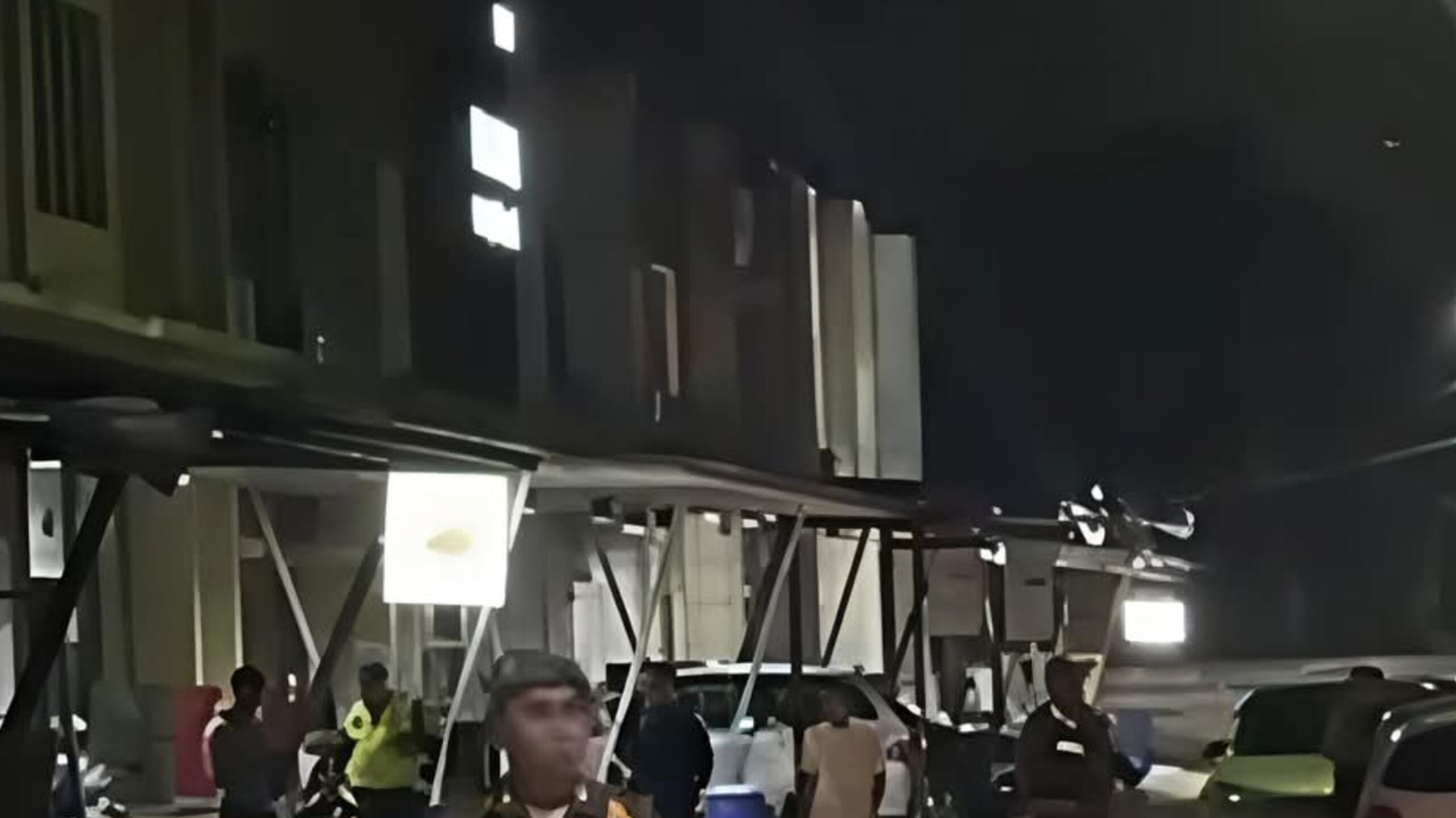 APARAT GABUNGAN GELAR PATROLI PENERTIBAN DI RUMAH KOS KARAWANG, 26 PASANGAN DIDUGA BUKAN SUAMI ISTRI DIAMANKAN