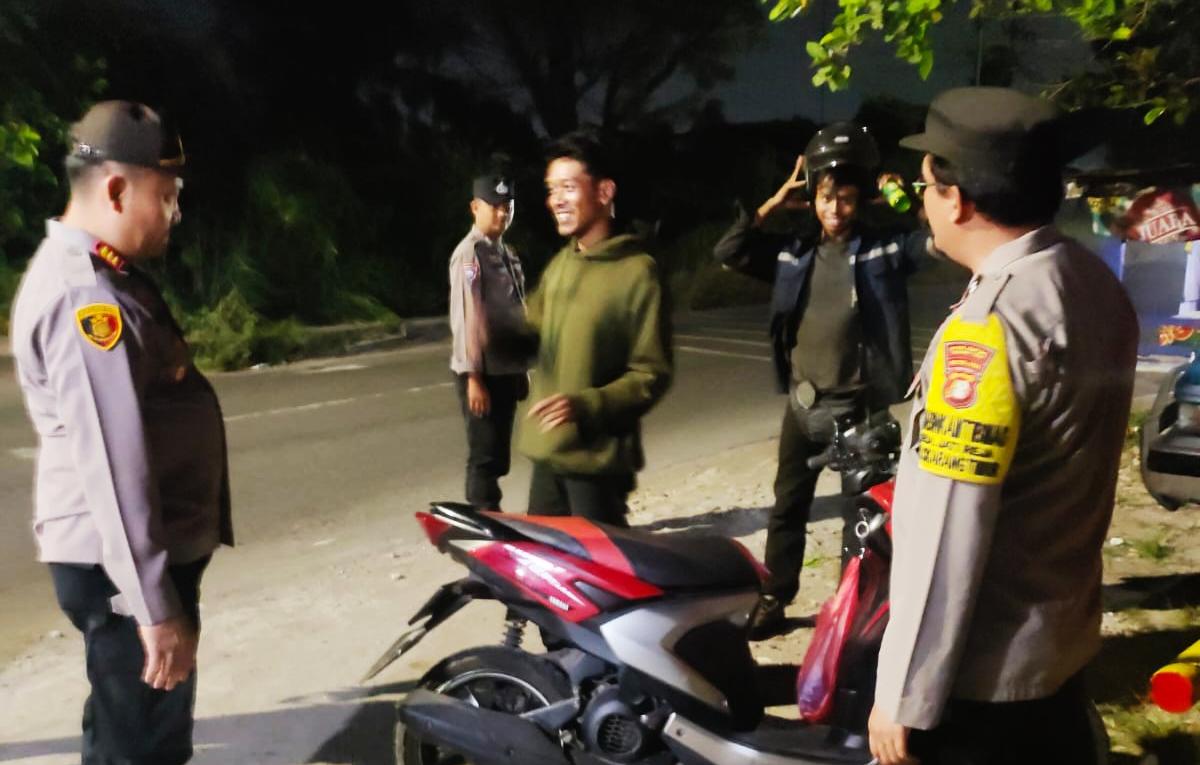CEGAH KRIMINALITAS DINI HARI, POLSEK CIKARANG TIMUR GELAR OPERASI KEJAHATAN JALANAN