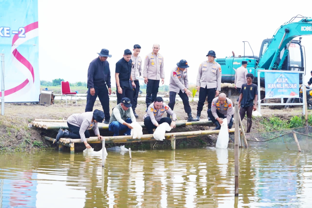 KOMITMEN KETAHANAN PANGAN! Polda Metro Jaya Tebar Ribuan Benih Ikan dan Hewan Ternak di Muara Gembong