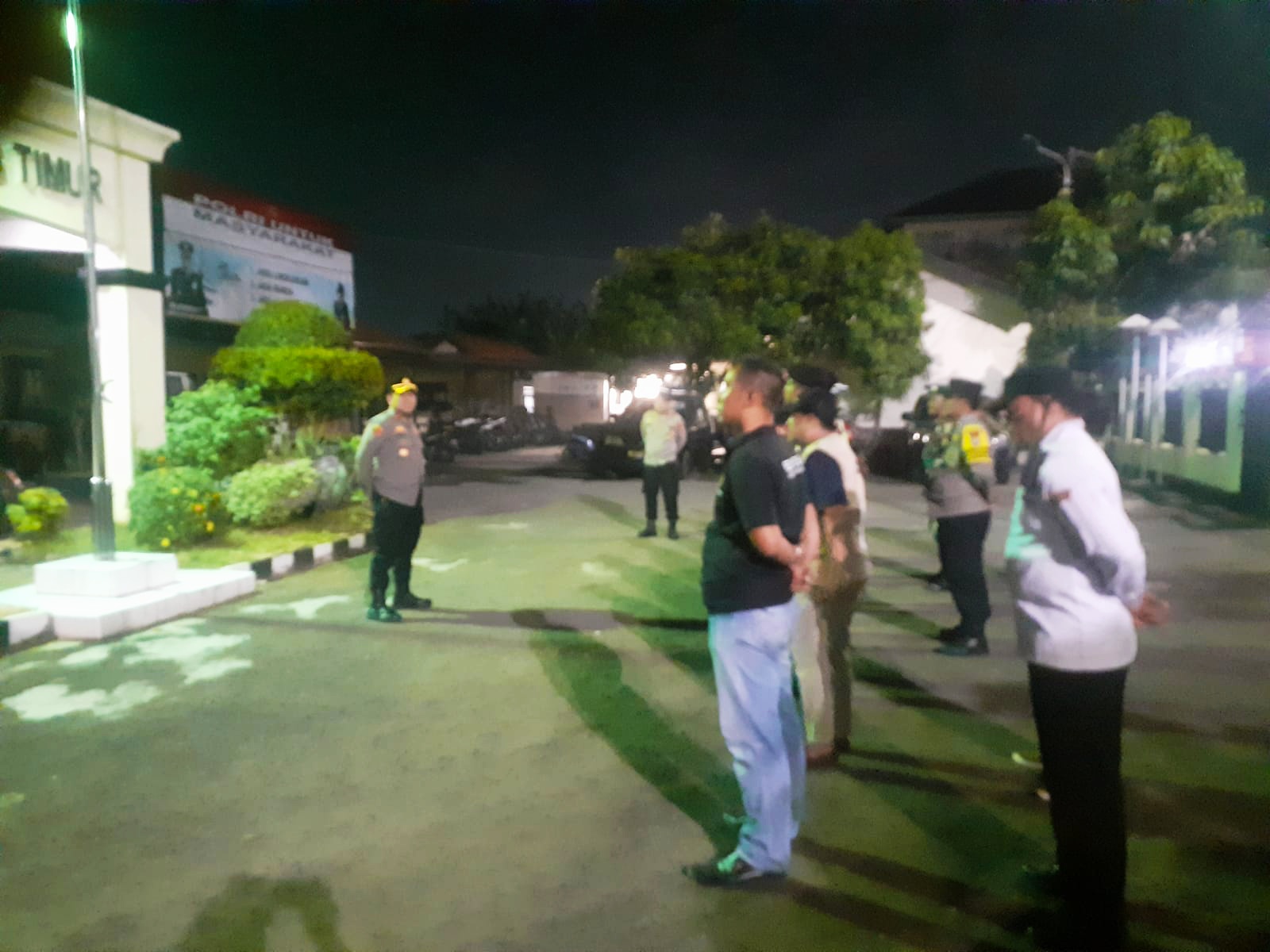 SINERGI KUAT! Polsek Cikarang Timur Gelar Apel Gabungan, Patroli Malam & Imbau Warga Waspada Cuaca Panas