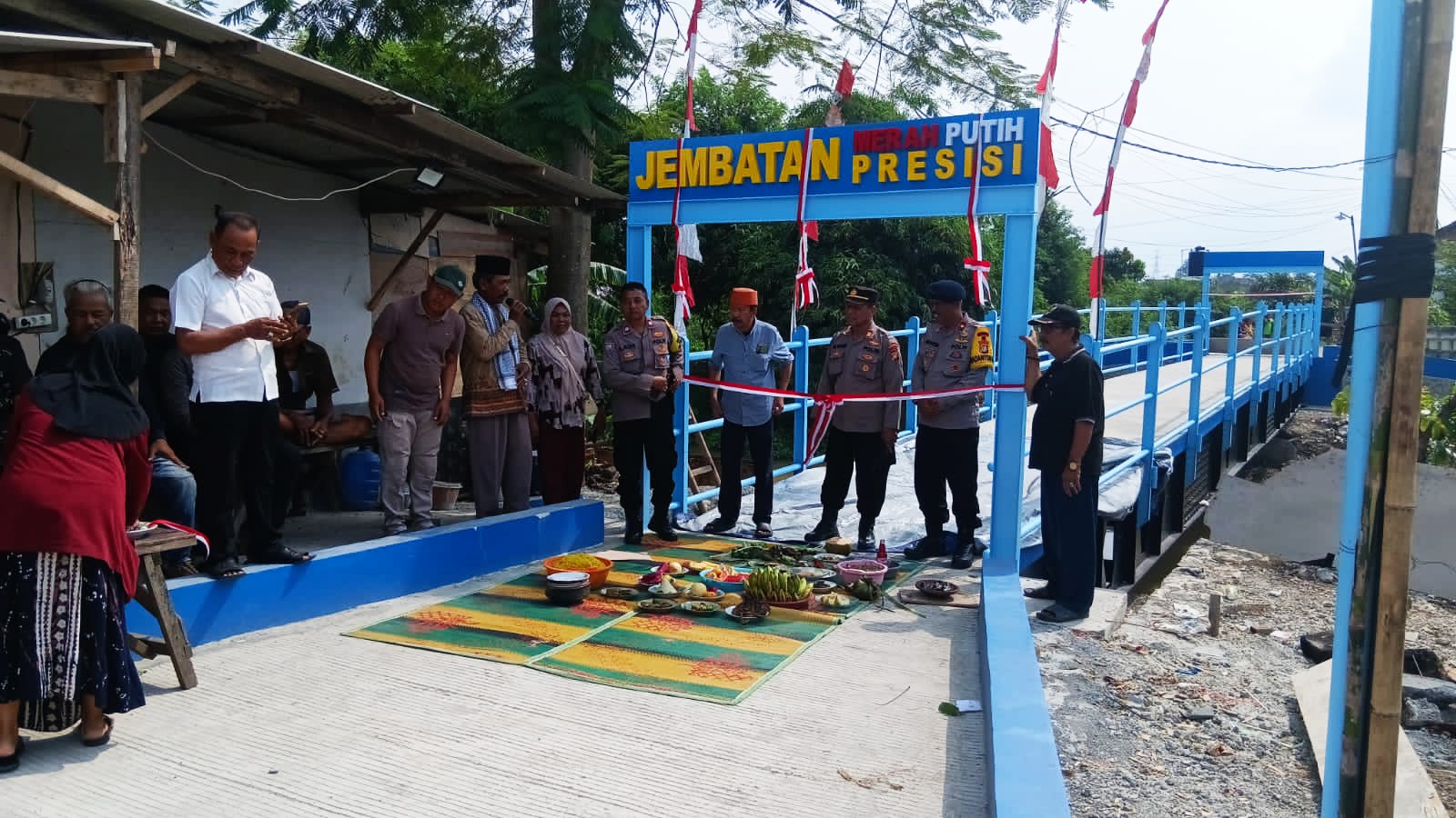 Jembatan Merah Putih Presisi Polri Resmi Hubungkan Dua Kampung di Cikarang Timur
