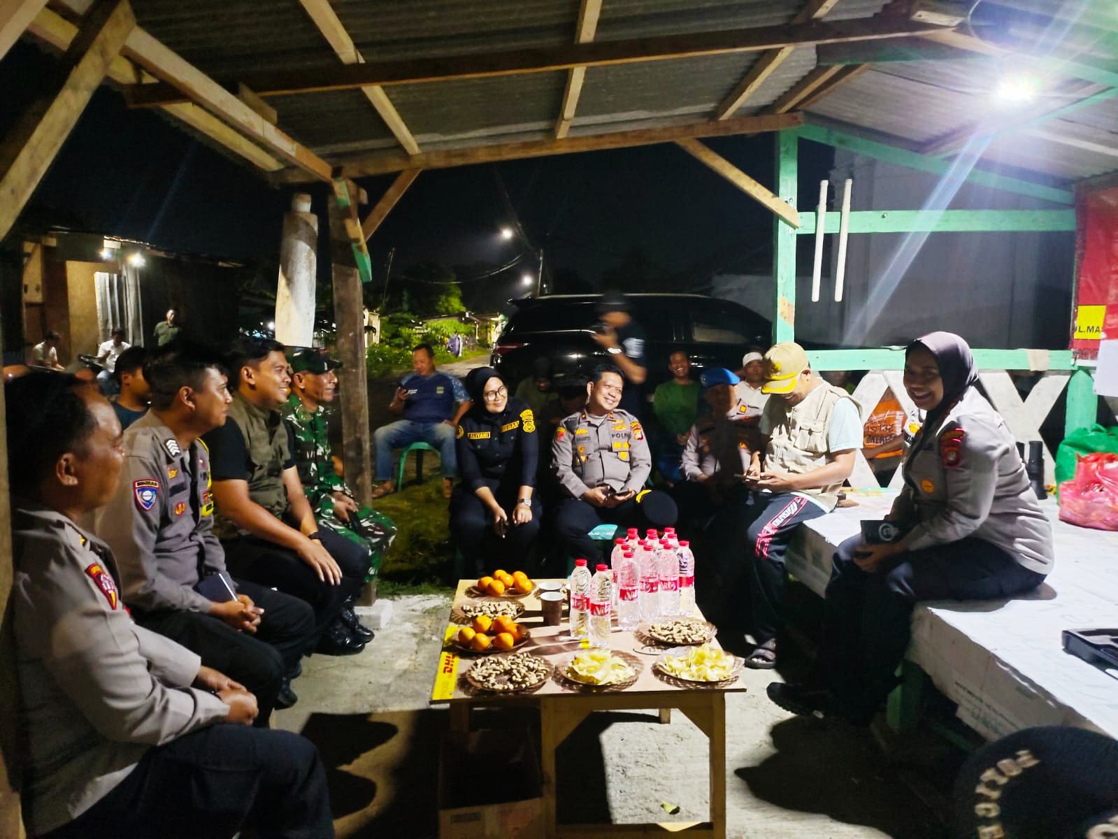 Ngopi Kamtibmas di Cikarang Timur, Kapolres Metro Bekasi Ajak Warga Aktifkan Satkamling