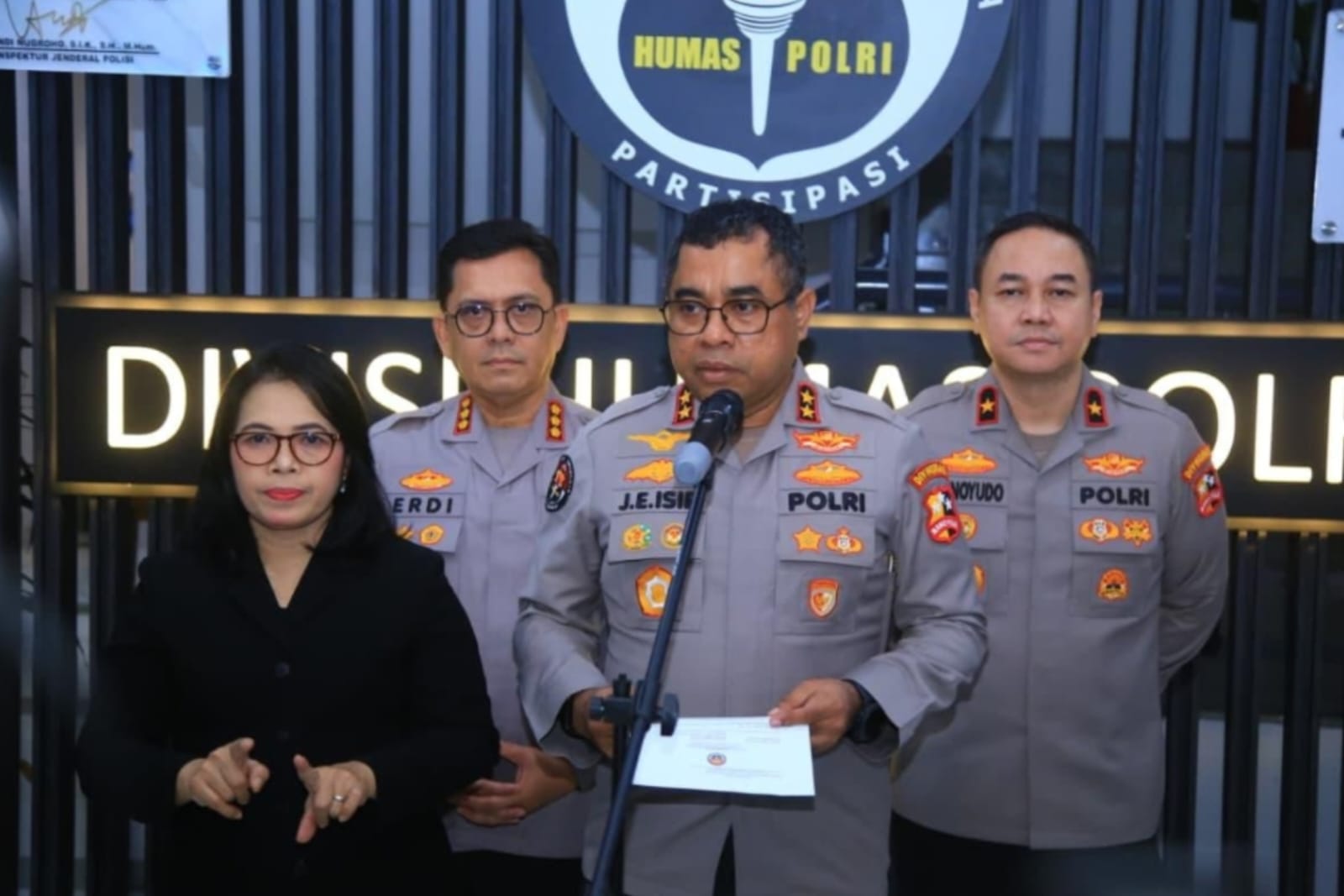 KAPOLRI TETAPKAN MUTASI DAN ROTASI JABATAN 108 PERWIRA: 91 PROMOSI DAN PERGESERAN, 9 KAPOLDA BARU, SERTA PENYEGARAN KEPEMIMPINAN
