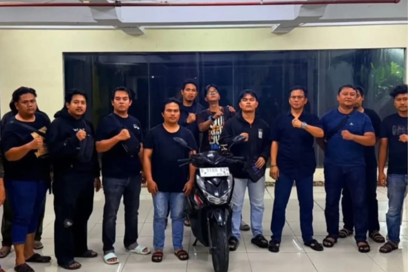 GERAKAN CEPAT POLRES METRO DEPOK: PELAKU PENGHADANG DAN PERUSAK AMBULANS VIRAL BERHASIL DIBEKUKAN