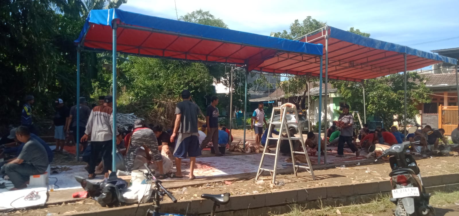 SUASANA IDUL ADHA DI MEGA REGENCY: SEMANGAT BERKORBAN WARGA TINGGI, SEBANYAK 26 EKOR HEWAN QURBAN DIKURBANKAN DI DUA MUSHOLA