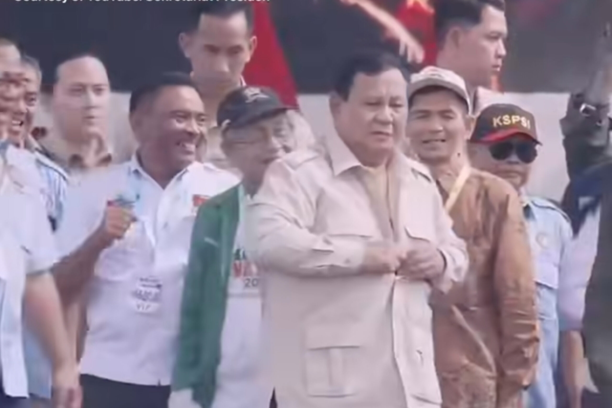 MOMEN TAK TERDUGA: PRABOWO TANYA MANFAAT MBG, BURUH SERENTAK JAWAB “TIDAK”