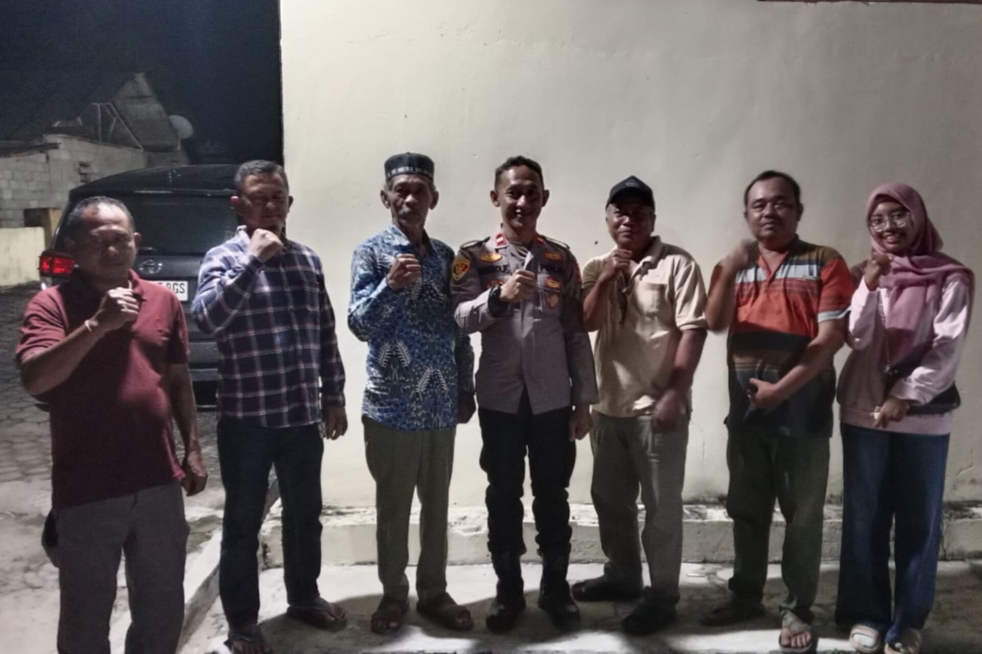 LAPORAN PENGELOLA DANA SWADAYA PERBAIKAN JALAN: TERKUMPUL RP 64 JUTA LEBIH, TRANSPARAN DIPUBLIKASIKAN LEWAT GRUP WHATSAPP