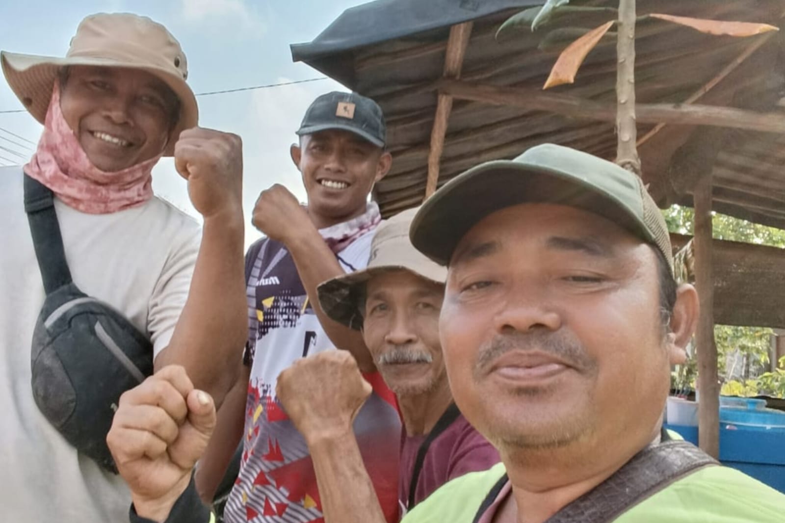 LAPORAN PERKEMBANGAN PERBAIKAN JALAN KANAL BUNTU: SUDAH CAPAI HAMPIR 500 METER, ALAT BERAT TIBA DAN DIPANTAU LANGSUNG KEPALA KAMPUNG