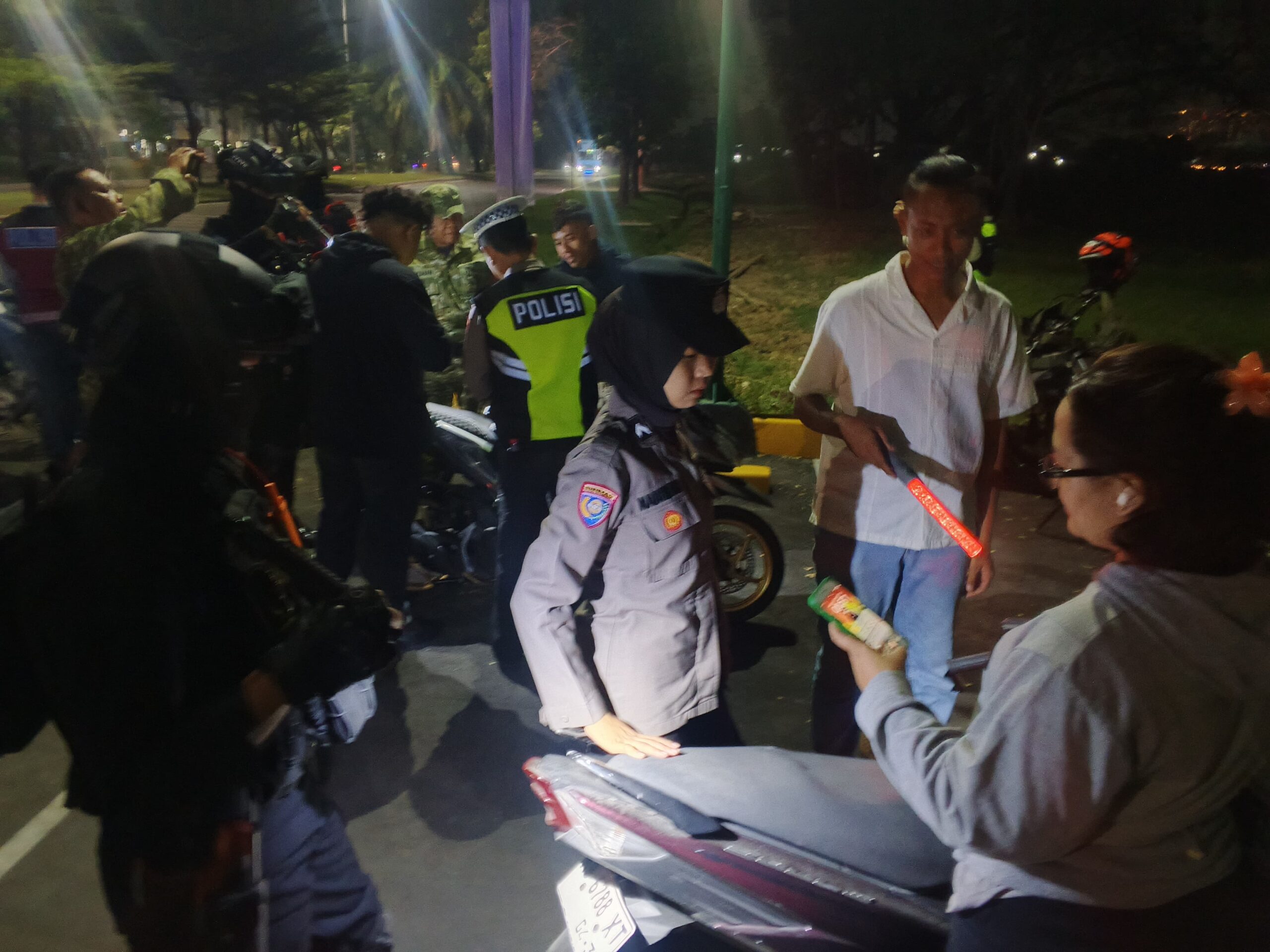 Puluhan Personel Gabungan Turun ke Jalan, Ciptakan Kamtibmas Kondusif di Cikarang Pusat