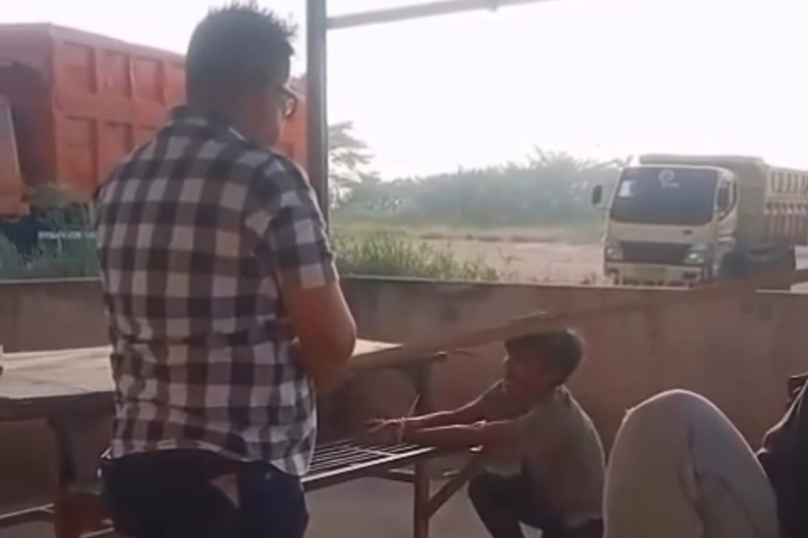 PASCA VIRAL VIDEO PENGANIAYAAN, PENGUASA GALIAN C JUNAIDI ALIAS AJUN DIPERIKSA POLRESTABES PALEMBANG