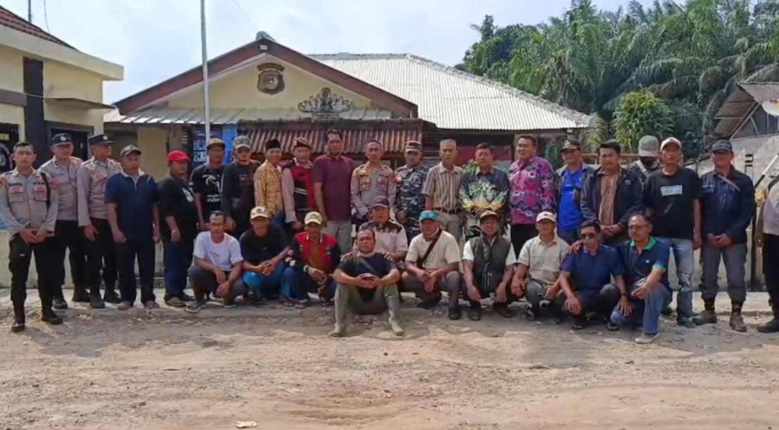 Masyarakat Dente Teladas Ucapkan Terima Kasih Atas Dukungan dan Kolaborasi Perbaikan Jalan