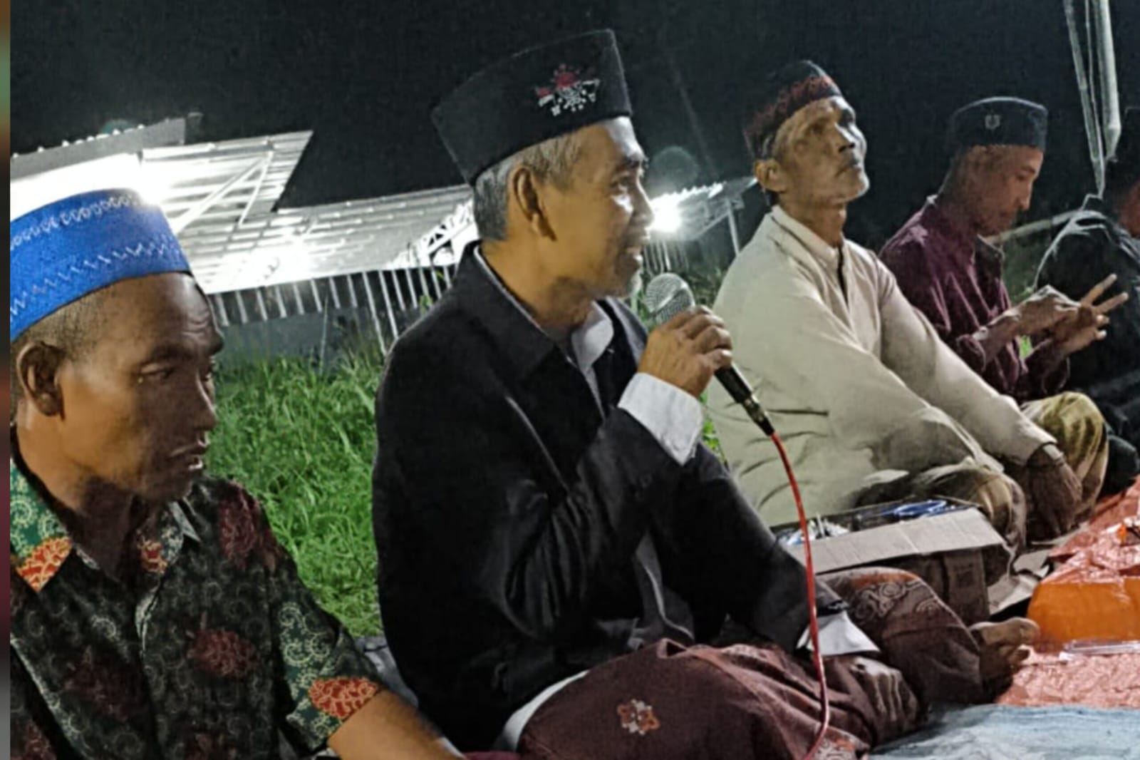 WARGA DUSUN PASIR SAKTI GELAR TAHLILAN DAN MAKAN BERSAMA SAMBUT 1 MUHARRAM 1448 HIJRIAH
