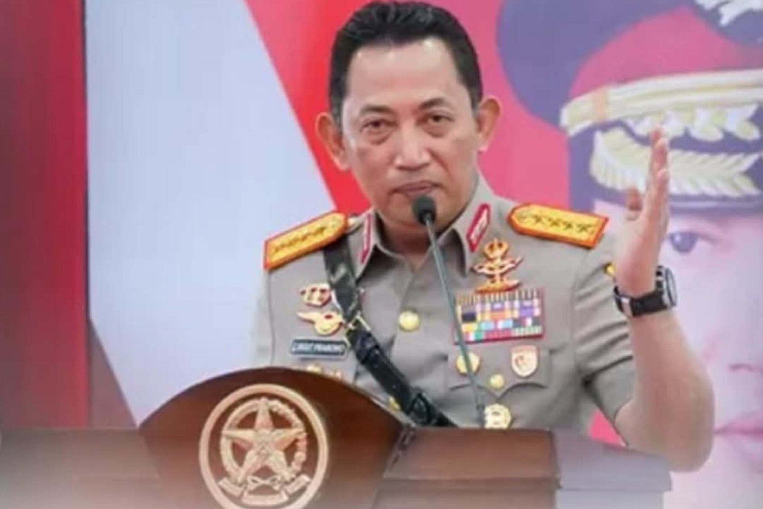 DRAF RUU POLRI: MASA BAKTI KAPOLRI BISA DIPERPANJANG HINGGA USIA 63 TAHUN SESUAI KEBUTUHAN PRESIDEN