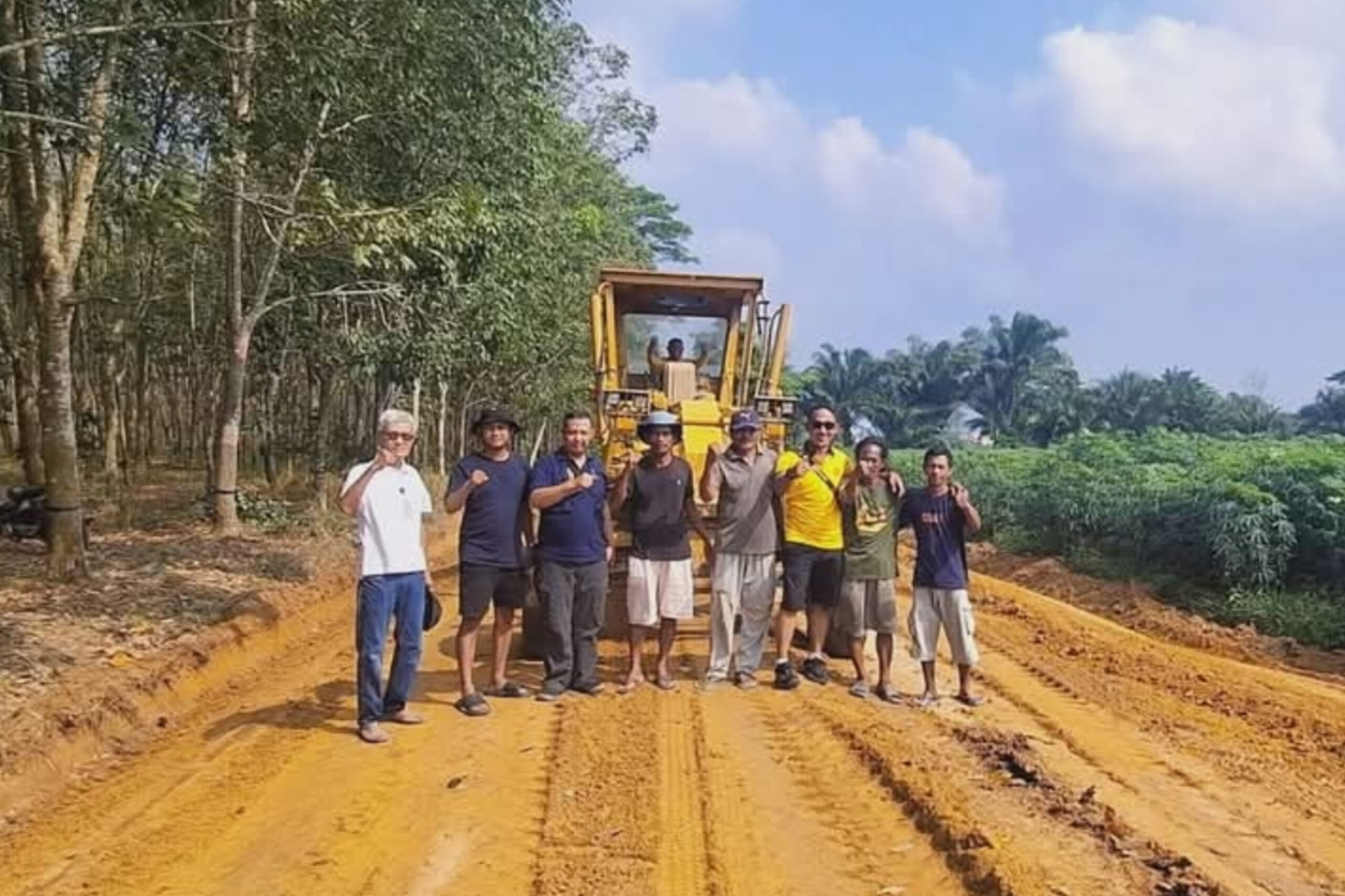 GERAKAN GOTONG ROYONG: BUKTI PERSATUAN DAN KEBERSAMAAN MASYARAKAT DENTETELADAS
