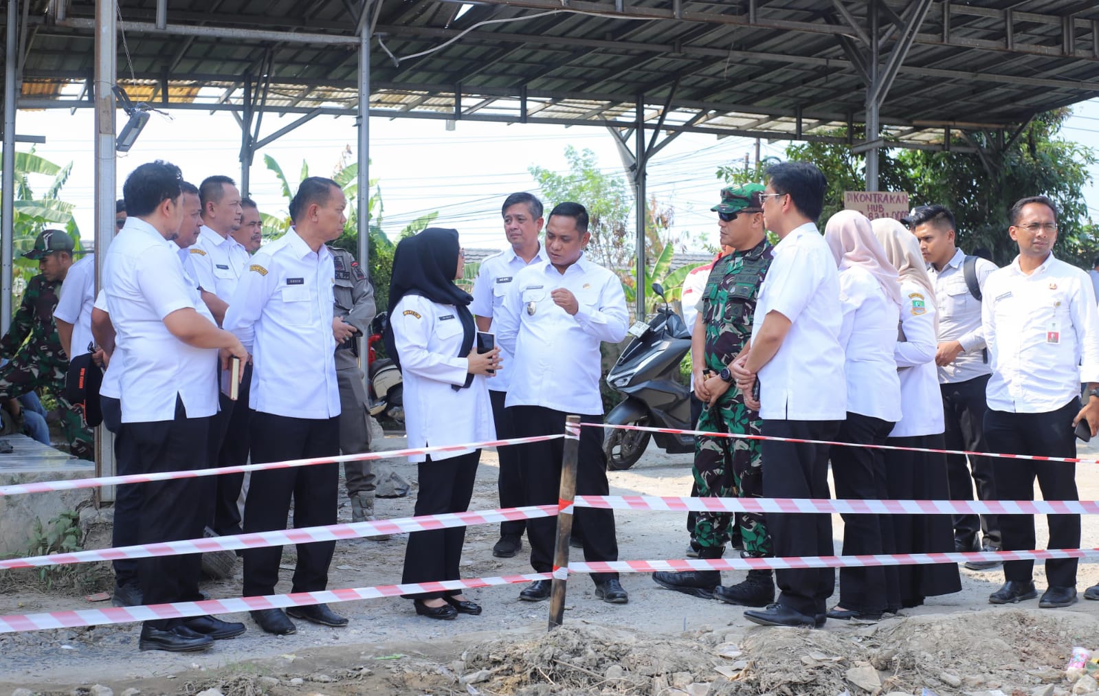 PLT Bupati Bekasi Tinjau Langsung Jalan CBL yang Amblas, Perbaikan Permanen Segera Dilaksanakan