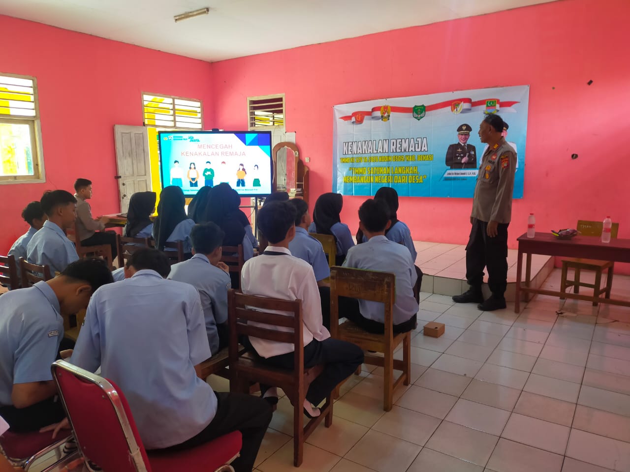 TMMD Ke-129 Hadir di Sekolah, TNI-Polri Tanamkan Nilai Etika dan Cegah Kenakalan Remaja di SMP Al Manar Cibarusah